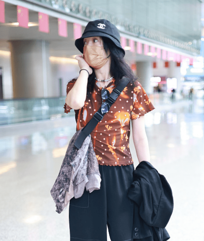 视觉|周迅带火了“不羁风”,阔腿裤配拖鞋看似邋遢,实则随性又时髦