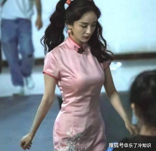 都能|杨幂早期有多好看？穿旗袍出现，侧身让粉丝惊喜