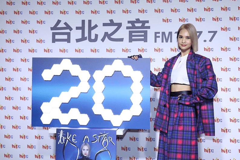 身材|感觉杨丞琳这裤子真挑人，不管身材胖瘦都很难驾驭，可她穿就好看