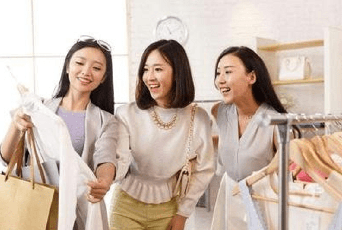 店家|逛街买衣服时，学会说这“4句话”，服装店老板一听，不敢坑你！