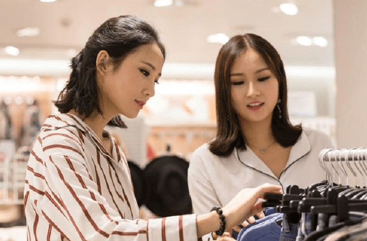 店家|逛街买衣服时，学会说这“4句话”，服装店老板一听，不敢坑你！