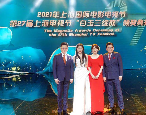 才艺|关晓彤：不拼演技拼才艺，白玉兰奖晚会上大秀主持唱歌舞蹈基本功