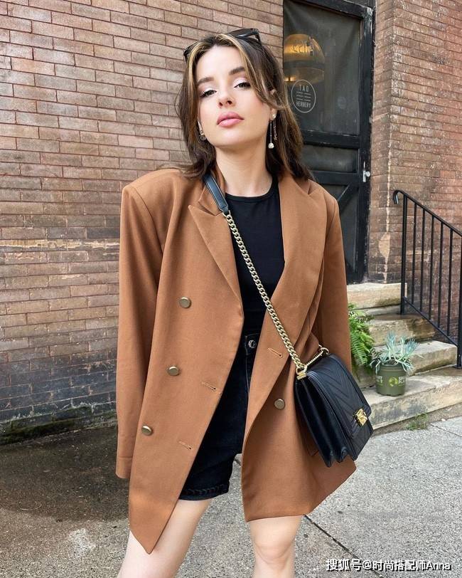 经典|多少个秋天过去了，法国姑娘依旧只爱这3款西装外套，太气质了