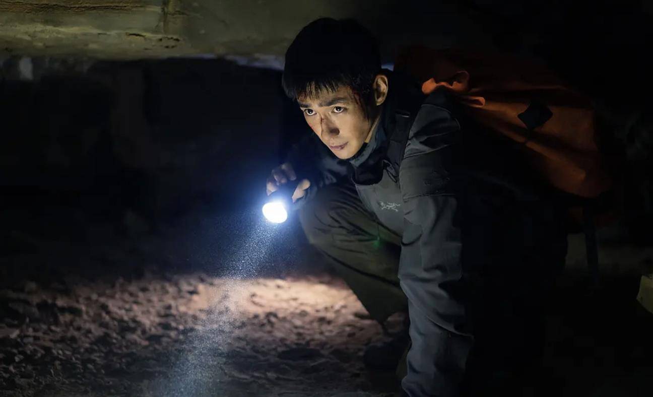 小洪|上线3天拿了9600多万票房！朱一龙新片《峰爆》，凭什么这么猛？