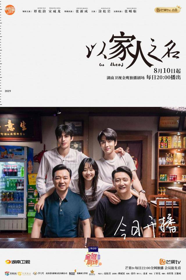 pink孙娜恩“包包代言”花絮照公开A级身材和美貌引关注