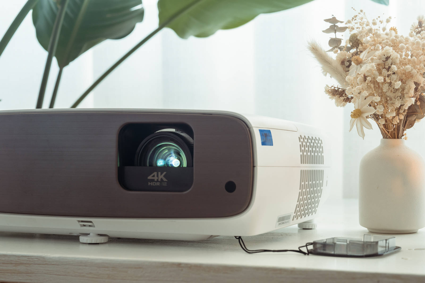 周末宅家带娃臻享影院色彩明基w2700色准广色域投影