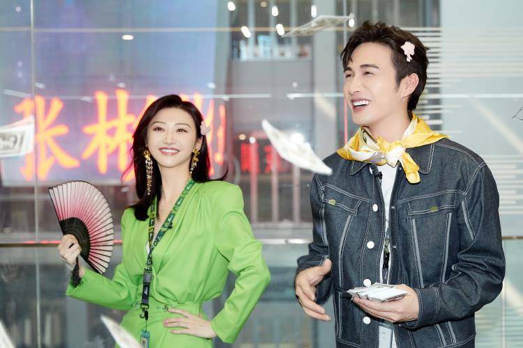 张彬彬|眼馋司藤CP大火，视后主动营业吓坏男艺人，她连最后的体面都没了