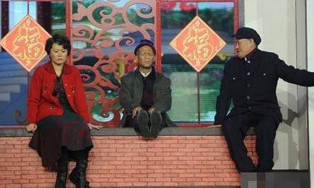 舞台|第一次上春晚就忘词，为拖延时间，瞎编了一句台词却火遍全国