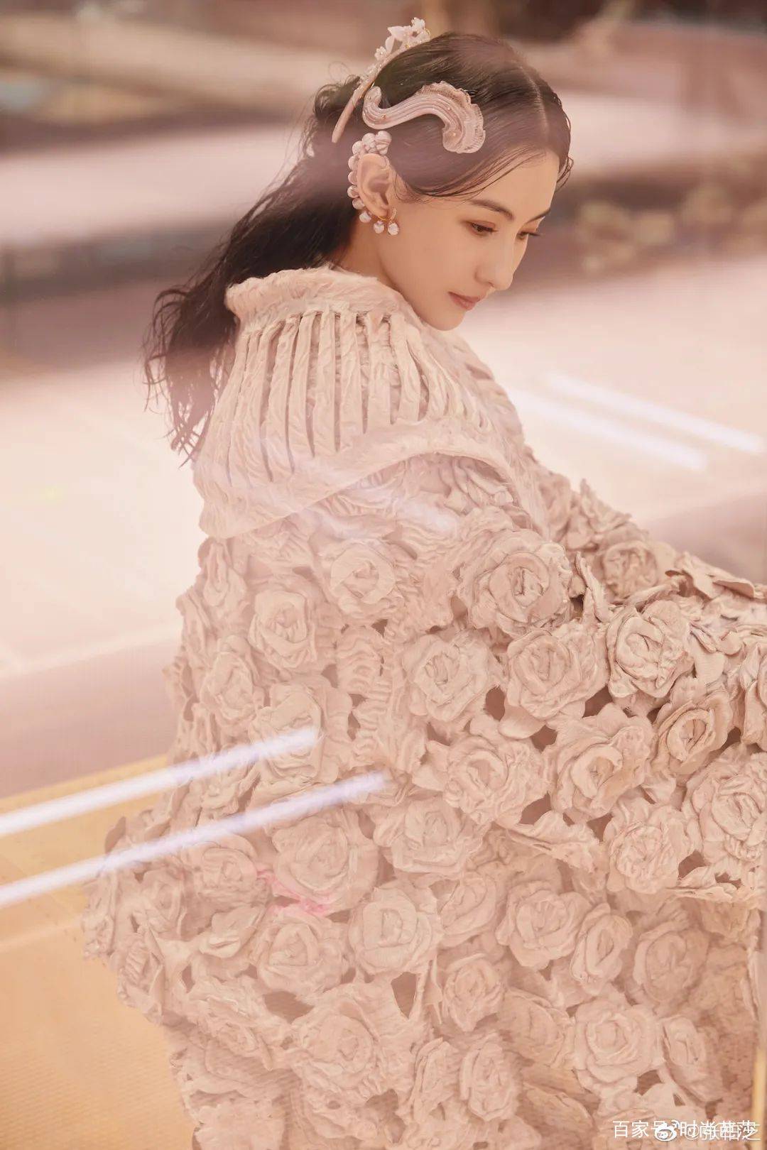 发型|长成她这样，才敢叫“美人天花板”吧？