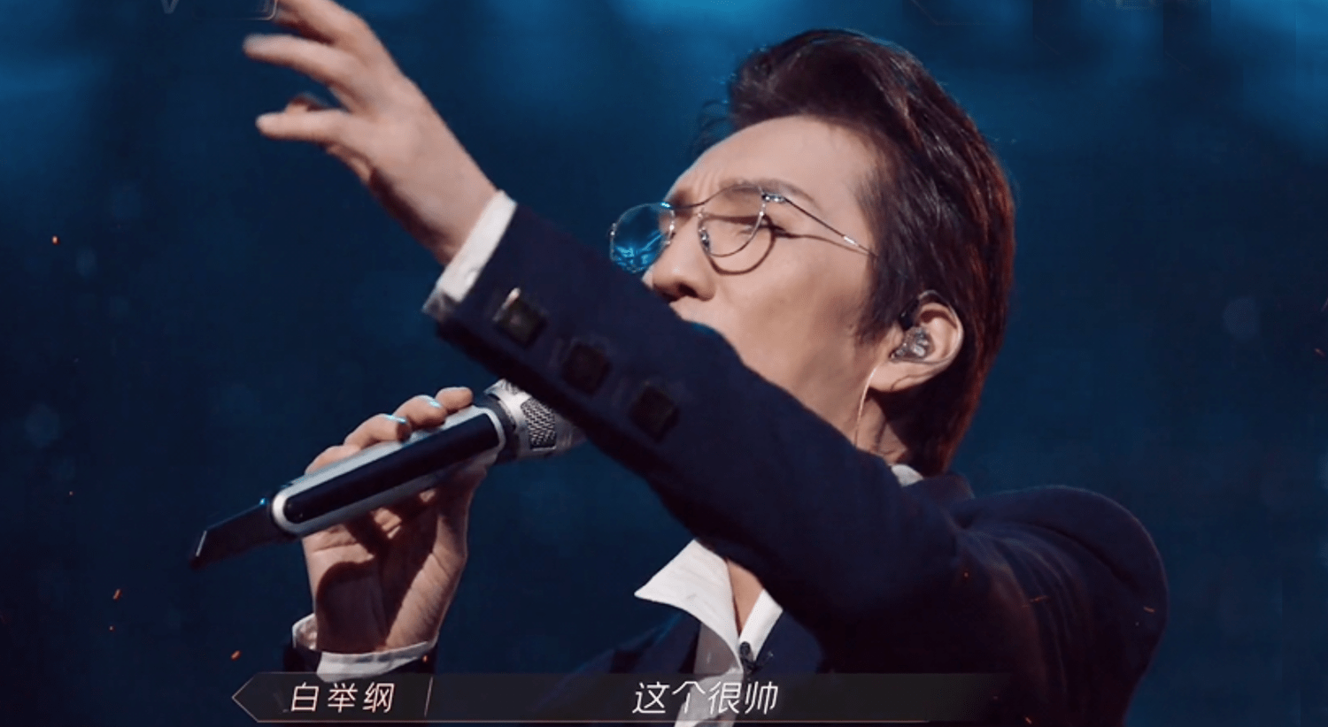 张晋|《哥哥》三公造型齐翻车：大湾区风格跑偏，张晋阵营像丐帮，张智霖撑门面