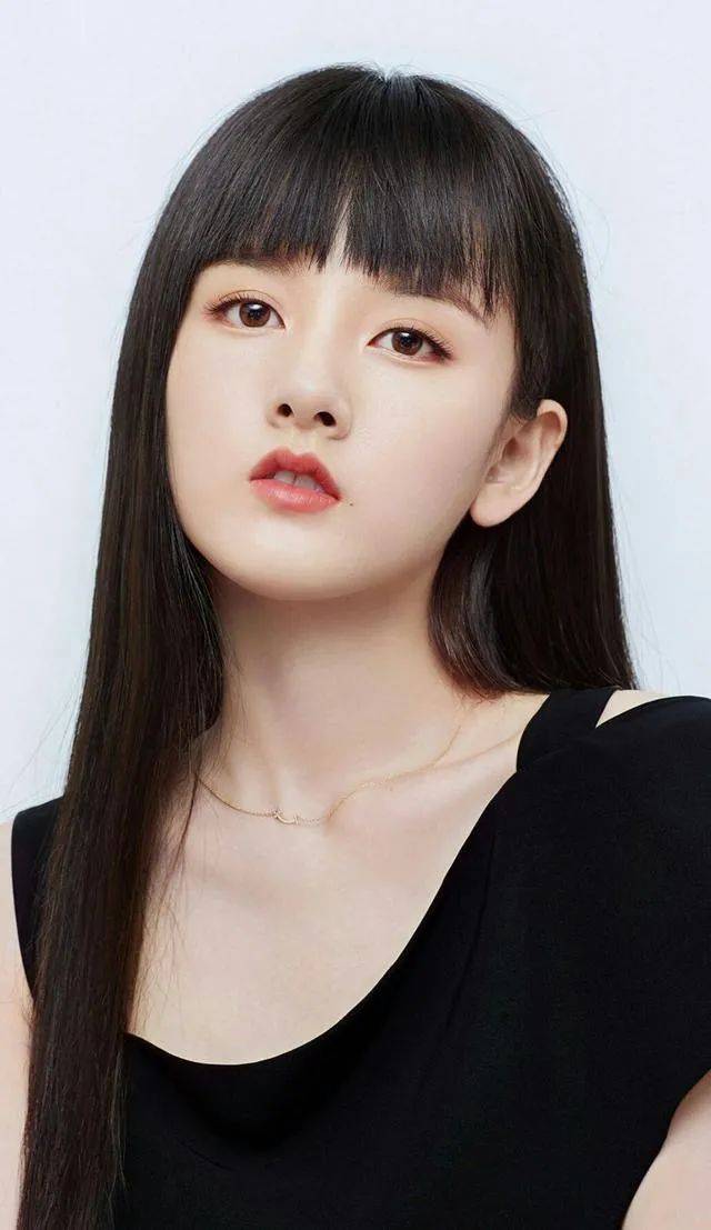 杨颖|被“齐刘海”坑过的女星们，明明是美艳大气，有刘海就成土气小妹