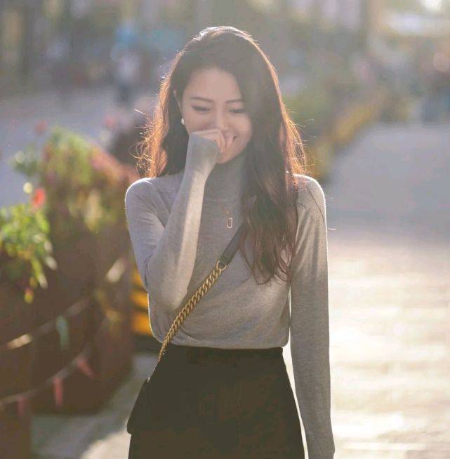 黑色|简单温柔的穿搭不挑人，只要懂得穿搭技巧，轻松成为人群中的焦点