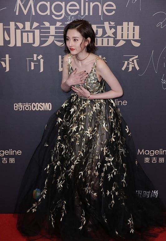 景甜|宋祖儿和景甜合照，虽然穿的都很成熟，却看不出差了10岁