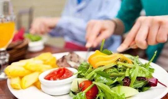 血管|早晨有了3种表现,最好去测一下血糖!可能是血糖升高了