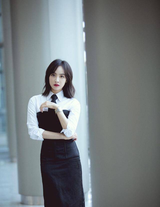 短裙|奔四女人别总穿牛仔裤，学陈数这样搭，优雅时髦更显气质