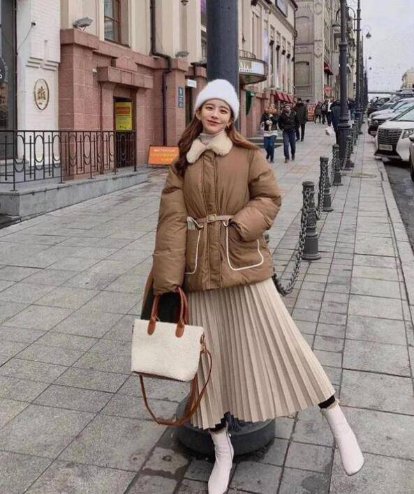 原创羽绒服与半裙的组合一般都是小个子妹子的最爱