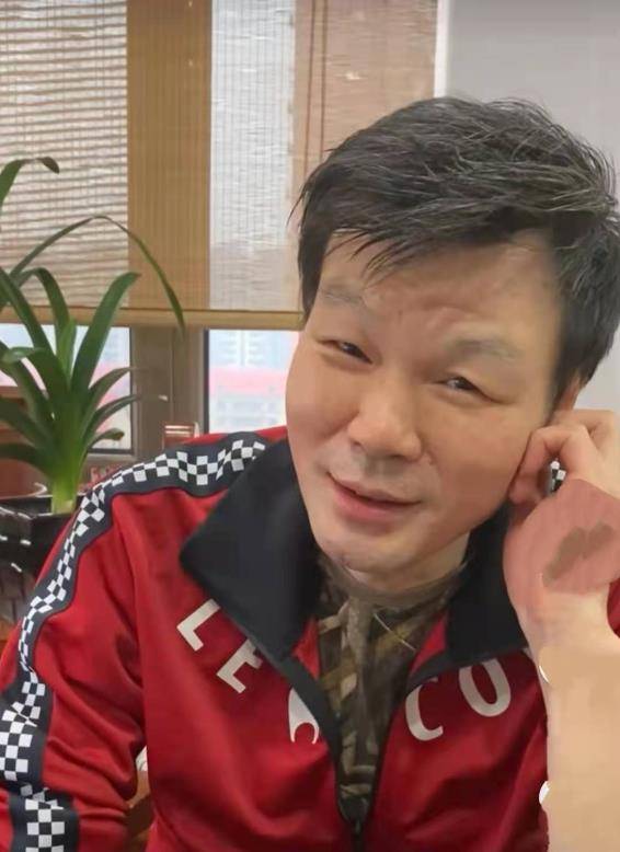 卫视|57岁的李彬，状态颇为憔悴，他是个妥妥的妻管严，他为何怕老婆？