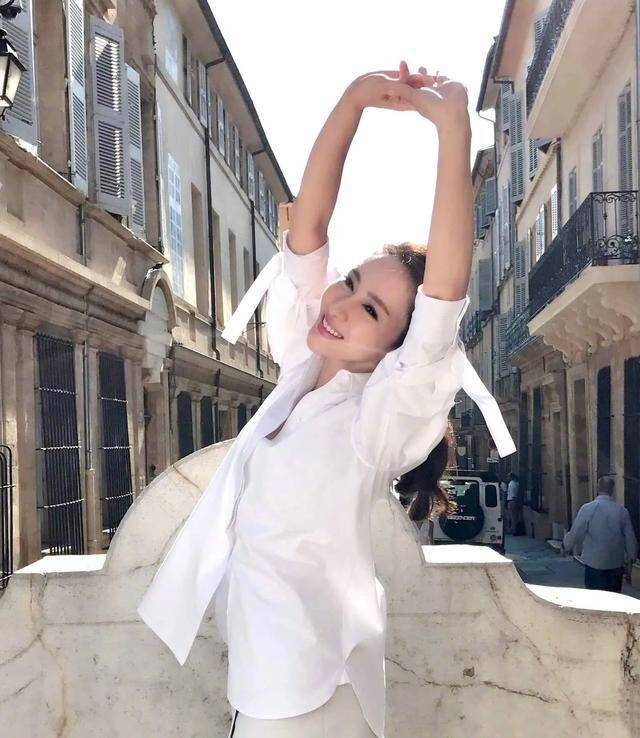 黎姿|人到中年就要像黎姿这样，在穿搭中用“减法”，在什么场合都适用