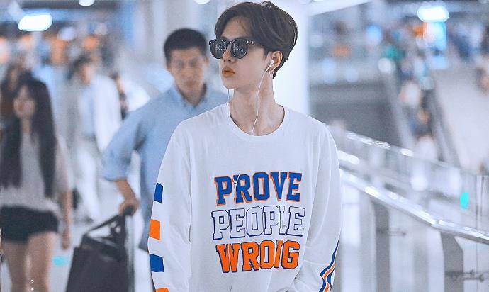 节目组|吃瓜进行时：摩托鲜肉学历低但不愿出国读书，老燕子不跑了