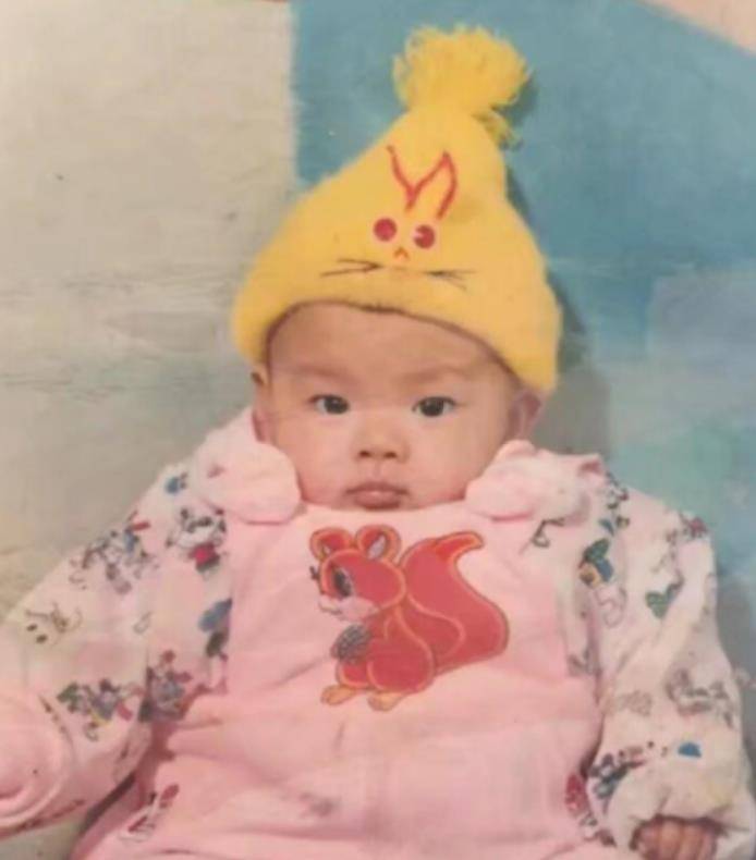 舞台|自卑女孩杨超越，从服务员到顶流明星，是如何改天换命的？