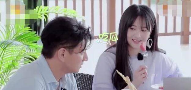 生活|吴奇隆大谈带娃经验，首次回应二胎问题，9个字无奈又甜蜜