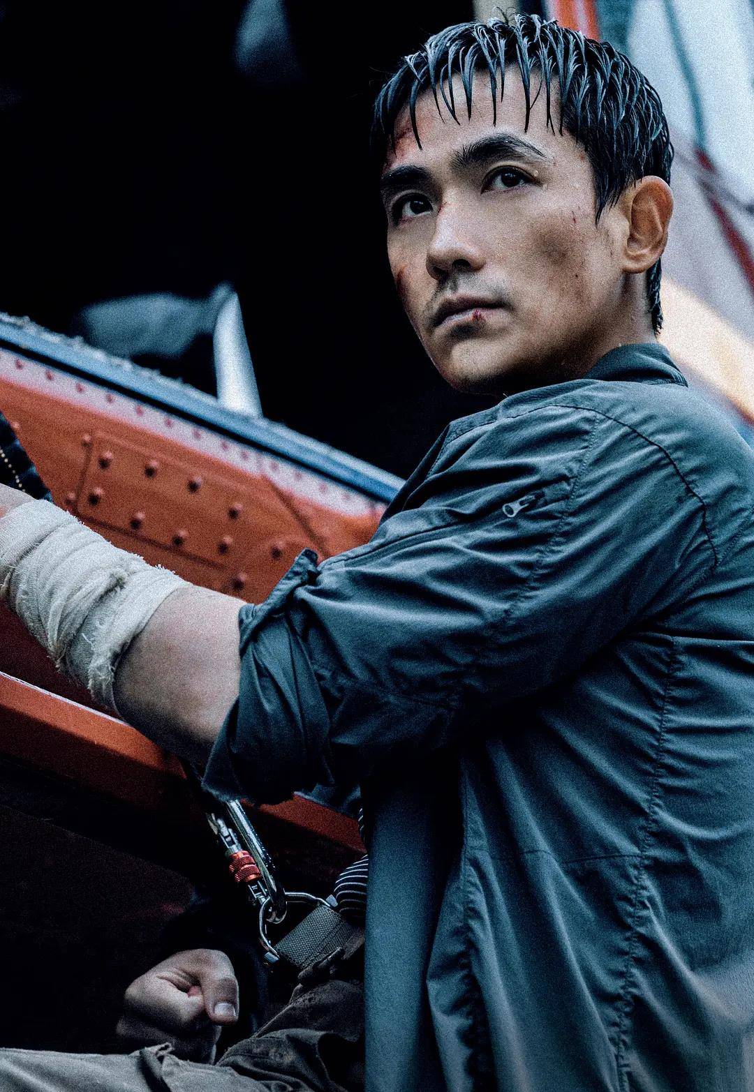 小洪|朱一龙新电影《峰爆》上映，上演中国式救援，看完直接破防了