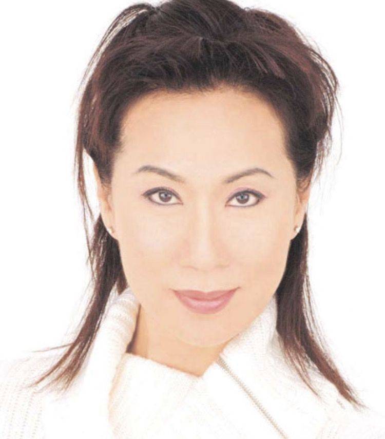 而丈夫所做 一切都被奚秀兰看在了眼里,为了家庭与生活,她也是逐渐