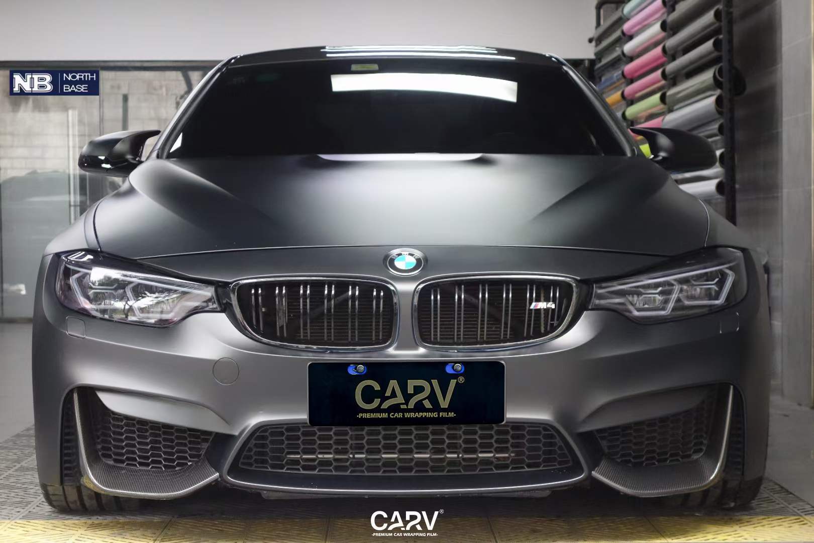 宝马m4全车贴膜卡孚改色膜绸缎黑