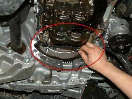 汽车曲轴箱上的通气孔堵塞怎么办如何及时解决这种问题