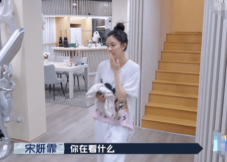 陈伟霆《合伙人2》素颜照，范丞丞周扬青减龄，我却被宋妍霏美到了