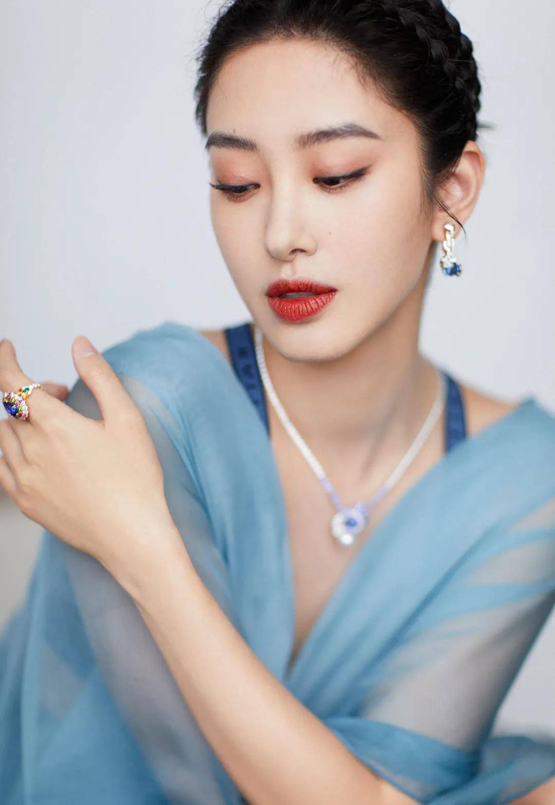 标准2021美女标准又变了，厚唇大嘴也能美出天际，真是太赞了