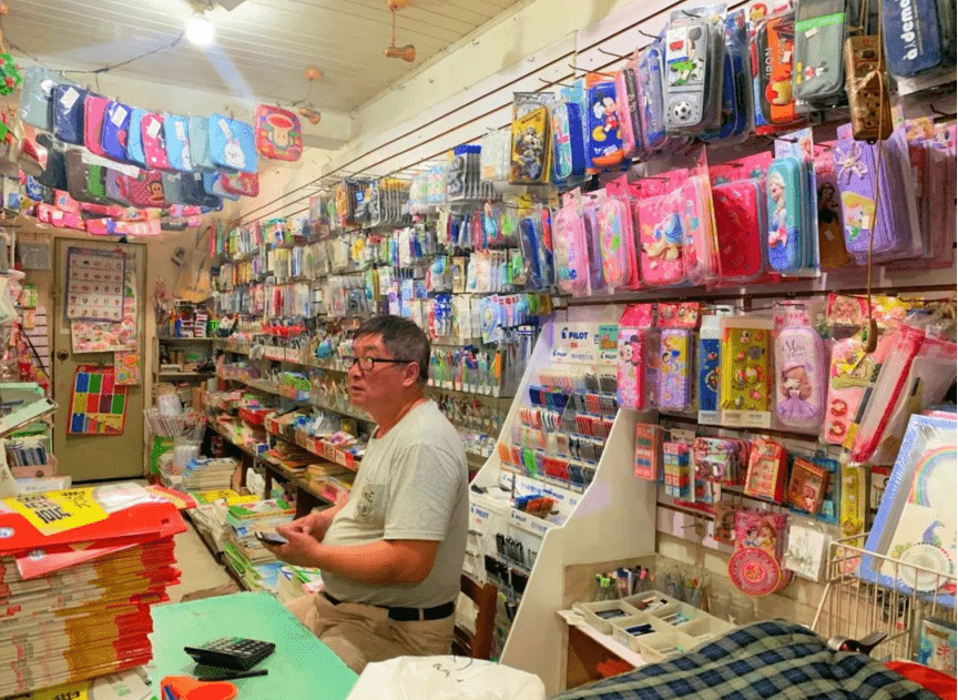 因为|教育部传来消息,中小学将关停小卖部,学生的“快乐”消失了