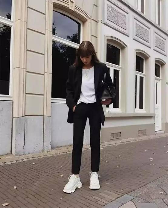 服装 春季挑西装却穿不出气质感？教你从面料、细节上下功夫，超实用