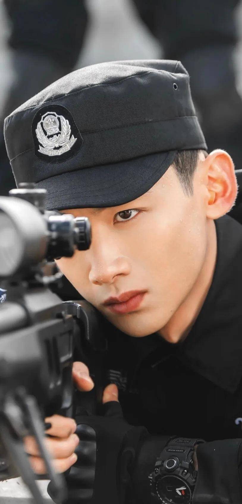 原创男星演军人走硬汉风肖战正气凛然李现眼神犀利杨洋代入感强