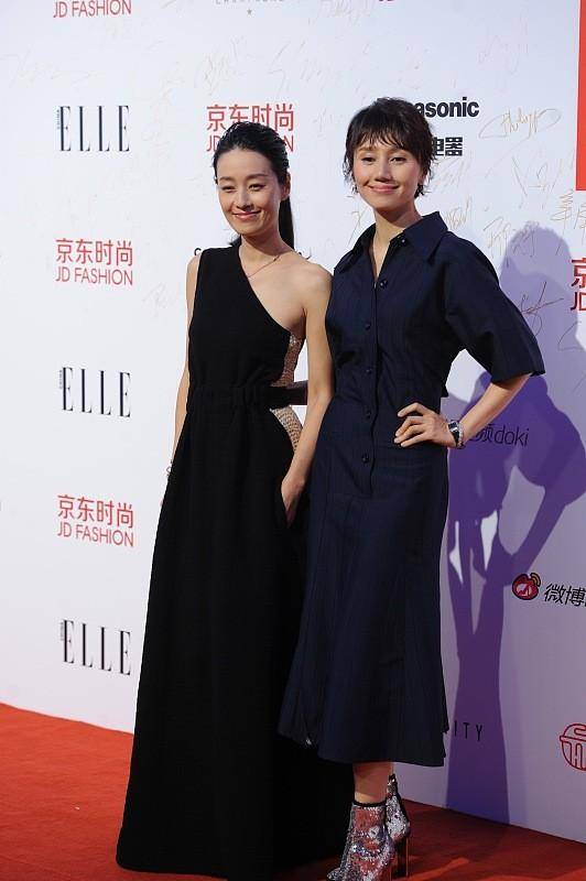 鱼尾 短发袁泉配长发马伊琍,画面不要太和谐,两人优雅恬静女人味十足