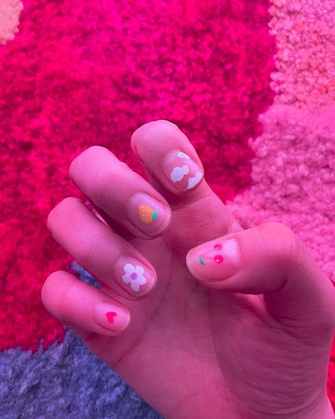 韩星|来看看韩星御用美甲师PARK EUN KYUNG为LISA设计的美甲