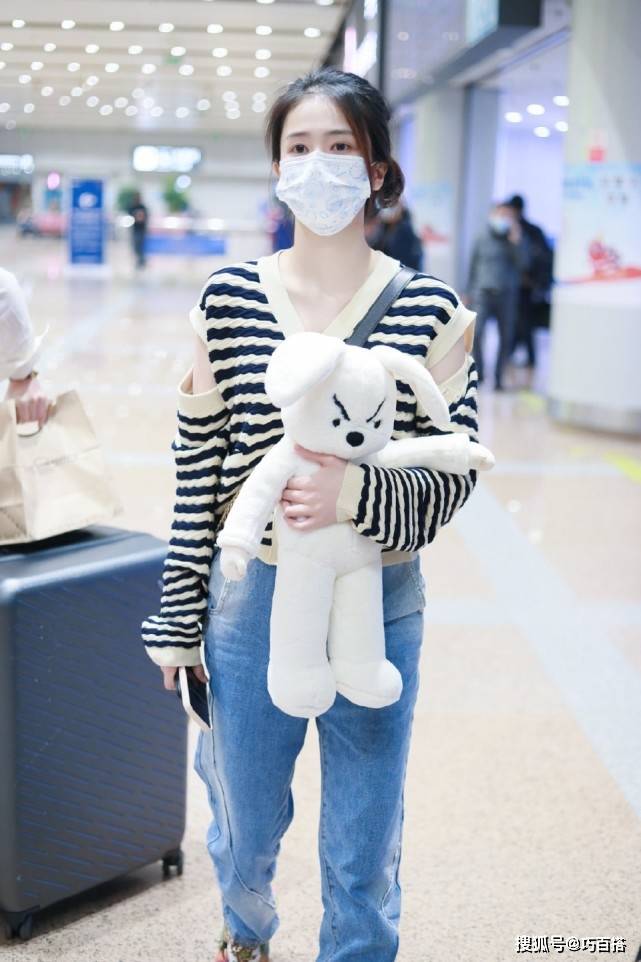 本人 白鹿近期穿搭太有感觉了！温婉可人、天真烂漫，简直就是时宜本人