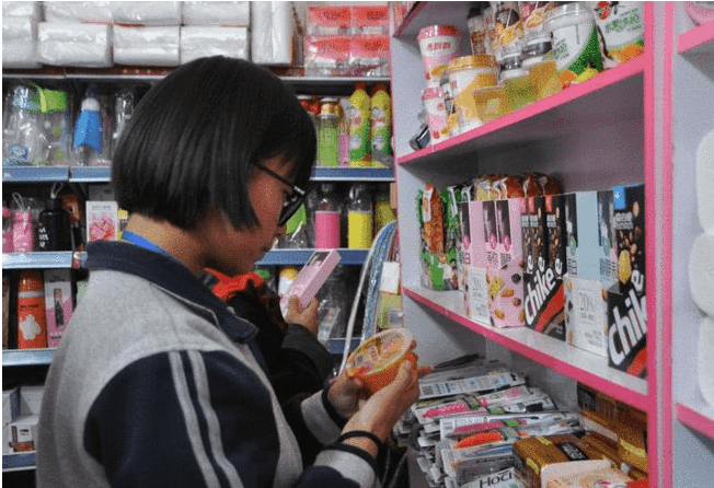 因为|教育部传来消息,中小学将关停小卖部,学生的“快乐”消失了