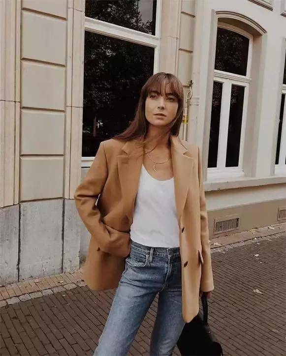 服装 春季挑西装却穿不出气质感？教你从面料、细节上下功夫，超实用