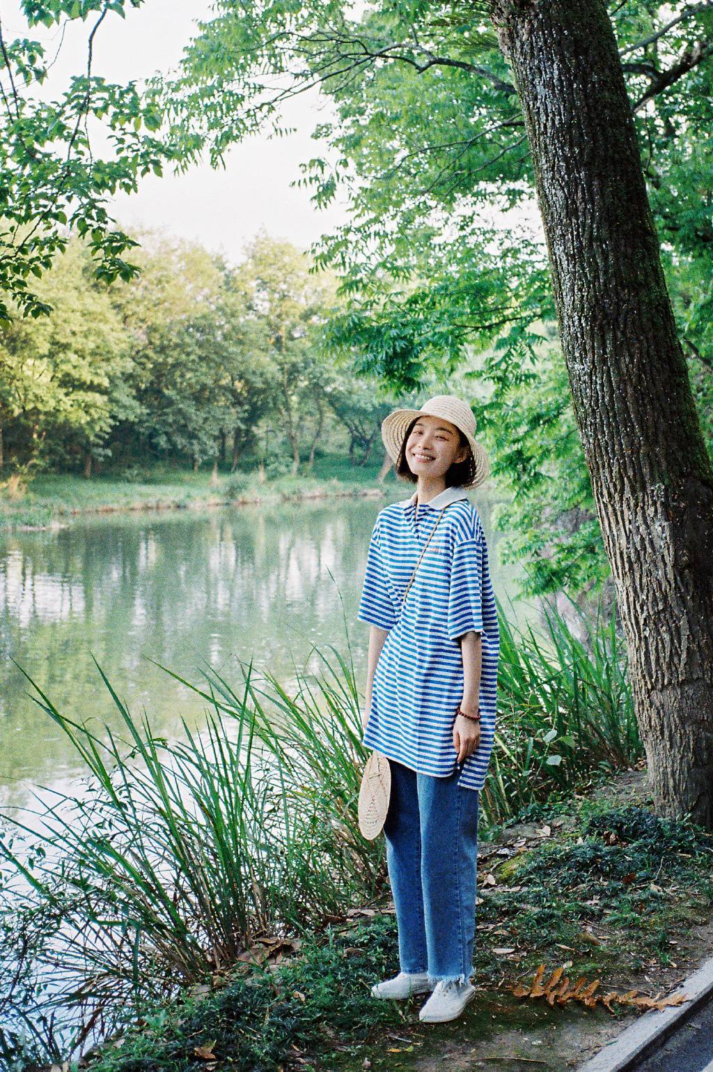 教科书 倪妮素颜游客照好清纯，气质太好了，“教科书式”穿搭不能错过