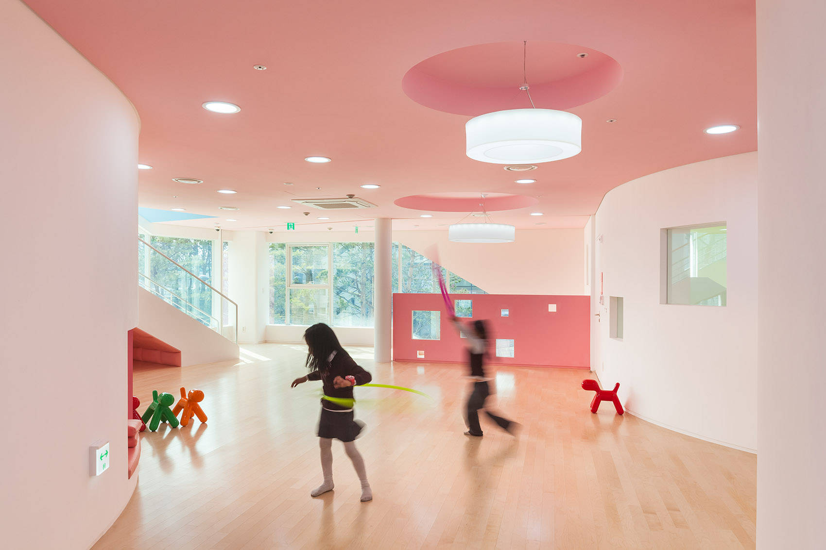 设计|幼儿园设计：看光和色彩在幼儿园设计里施展魔法