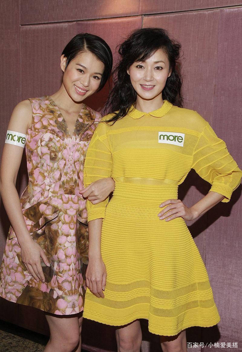 颜色 万绮雯和胡杏儿同框，相差9岁也看不出，这保养得真挺到位