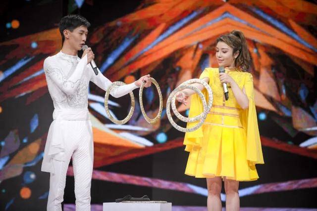 频道|《黄金100秒》越来越敷衍观众,主持人杨帆维妮娜合作6期没换衣服?