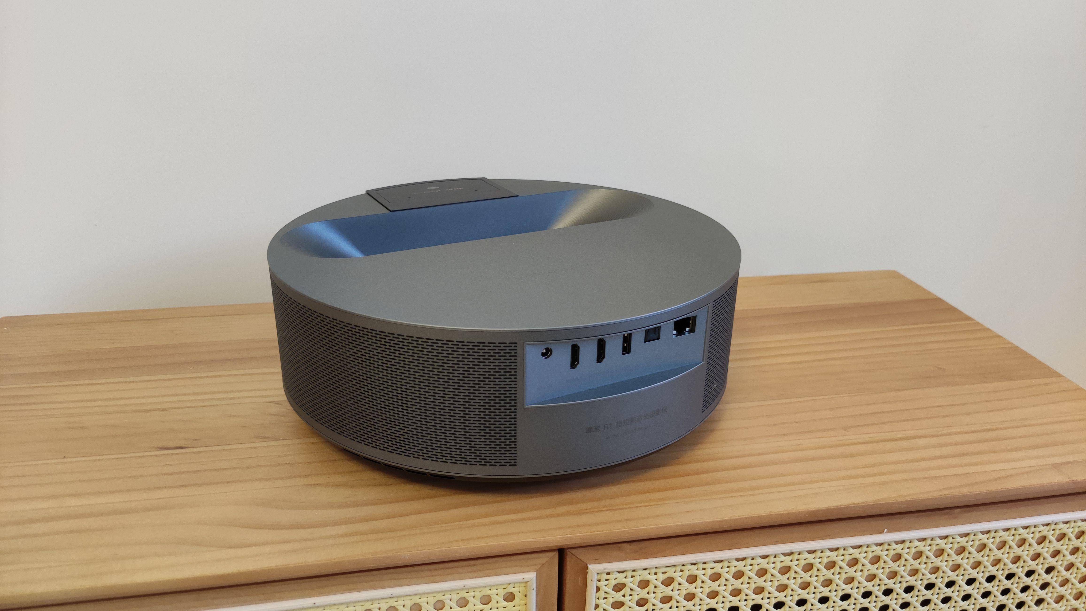 小户型也能宅家看电影让女友多次留宿的峰米r1使用体验