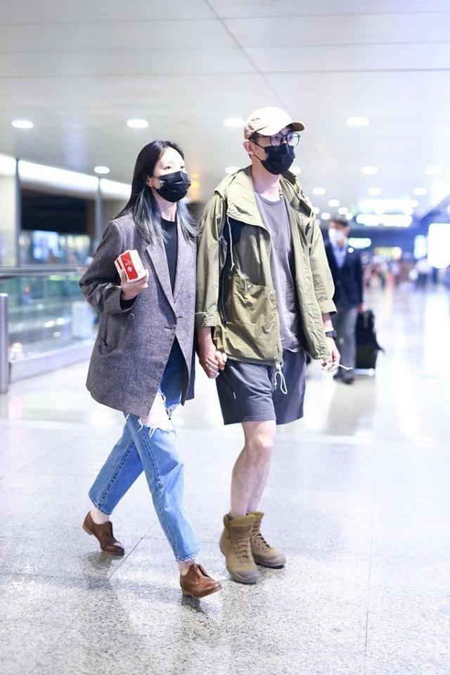 设计 朱亚文和沈佳妮也太甜了，休闲装都有CP感，不愧是老夫老妻了
