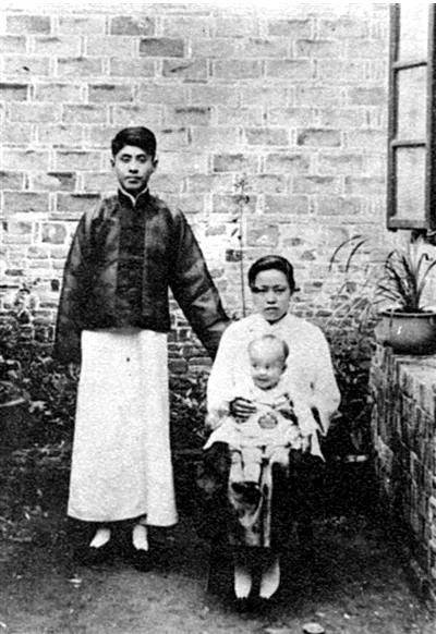 百岁杨振宁:父亲赋予我知识,母亲赋予我精神_中国物理学会