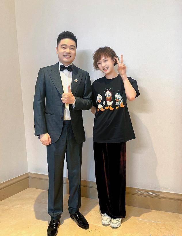 貂有 孙俪逛街被偶遇，三十多度穿貂有勇气，不愧是养生达人