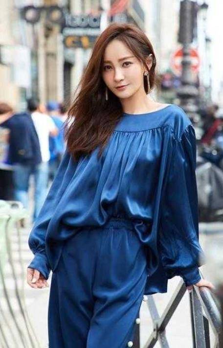 慵懒感白色上衣 3a97b2c7c36a4af9b56bad14b40ee658.jpeg