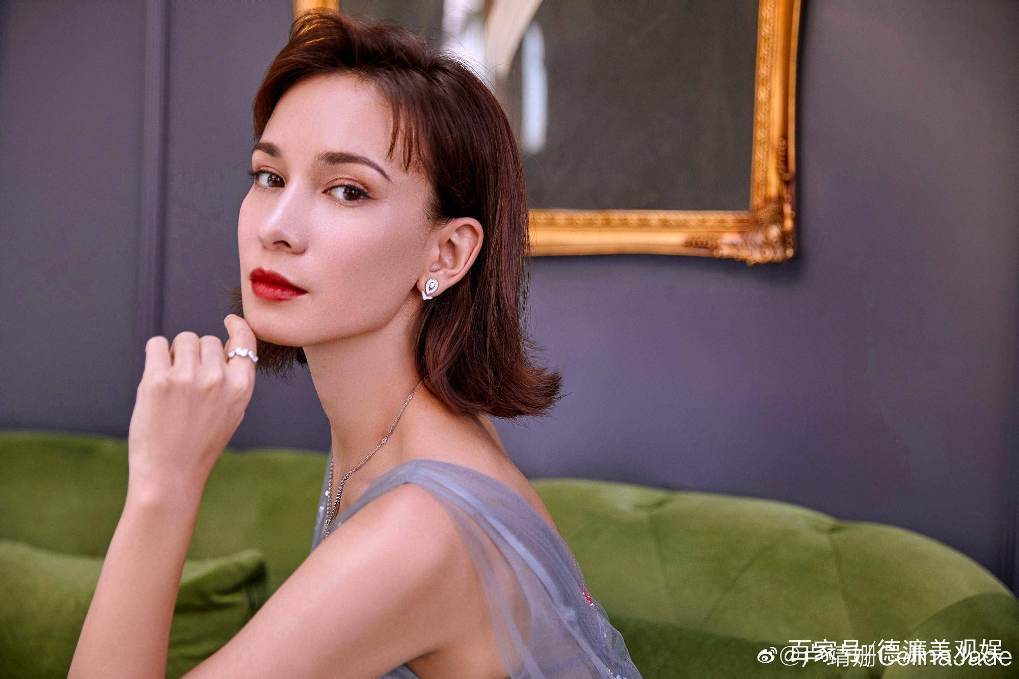 胡杏儿 大湾区中秋晚会:温碧霞露肩妩媚,赵丽颖又仙又欲,舒淇惊艳全场