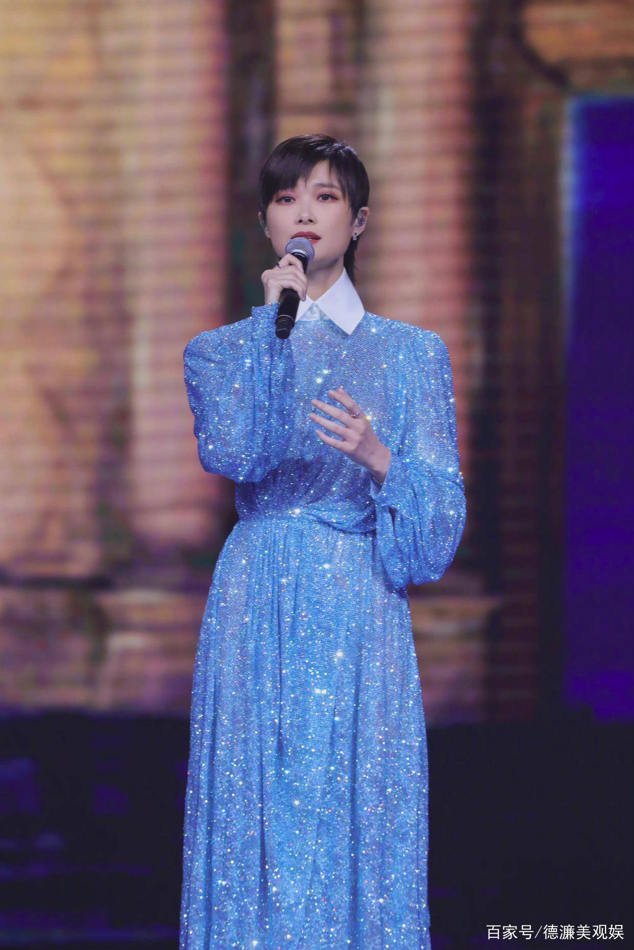 胡杏儿 大湾区中秋晚会：温碧霞露肩妩媚，赵丽颖又仙又欲，舒淇惊艳全场